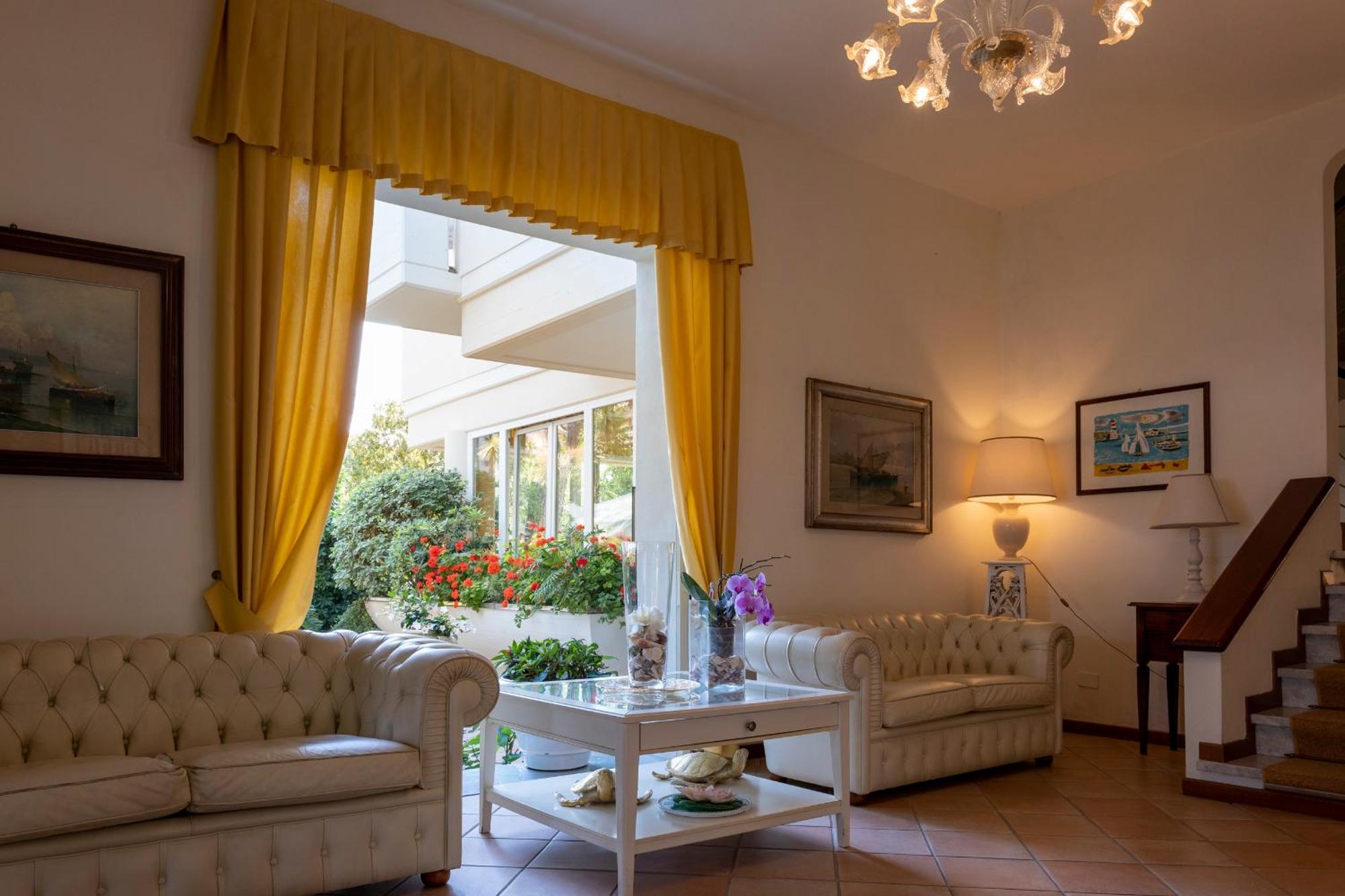Hotel Sylvia Lido di Camaiore Exterior photo