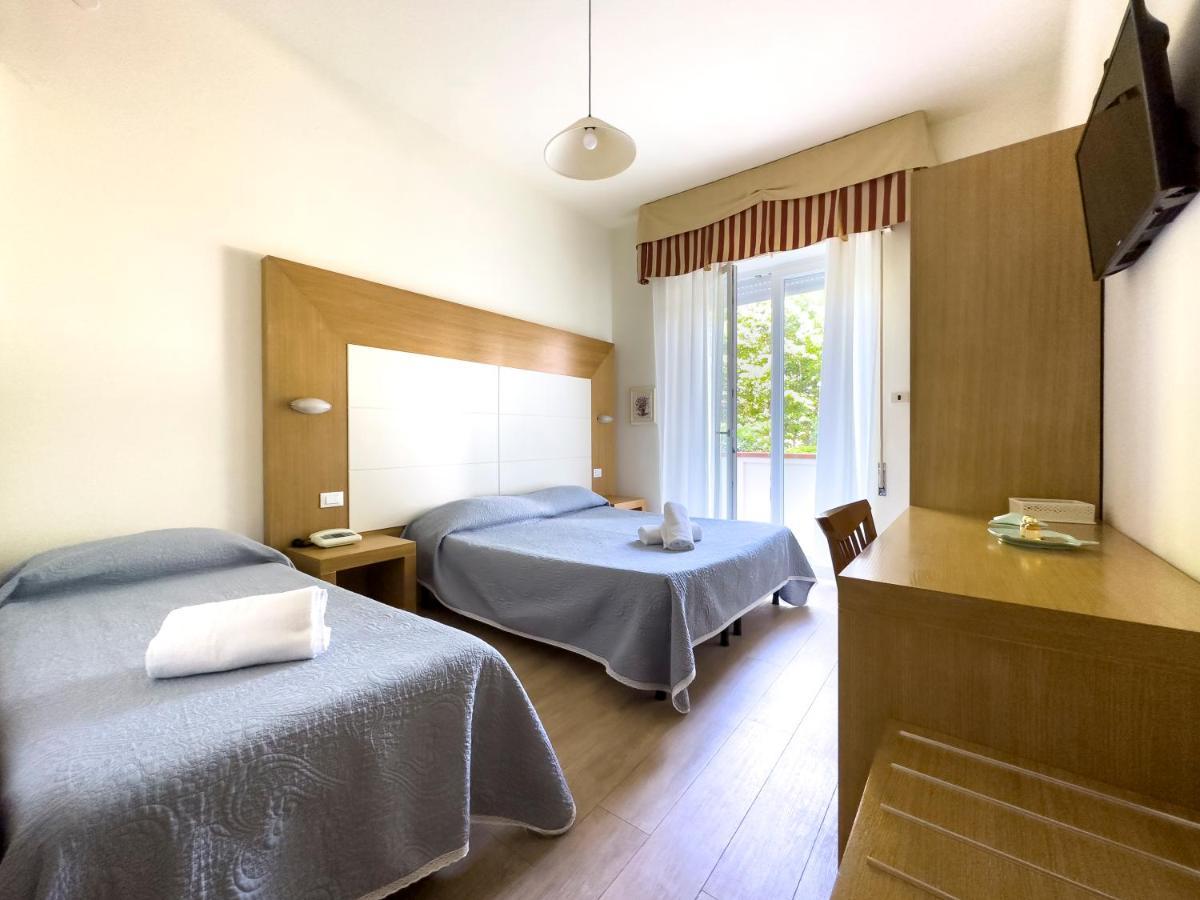 Hotel Sylvia Lido di Camaiore Exterior photo