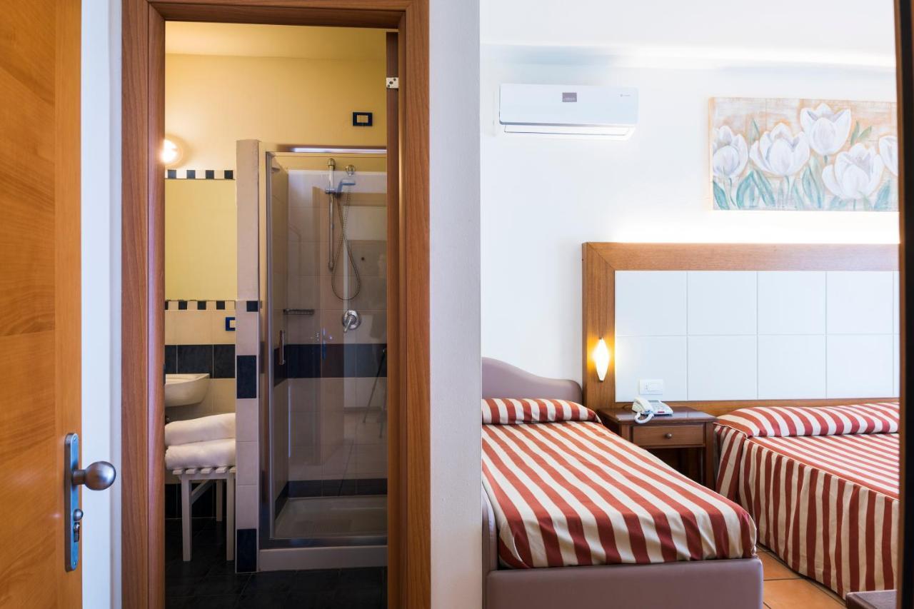 Hotel Sylvia Lido di Camaiore Exterior photo