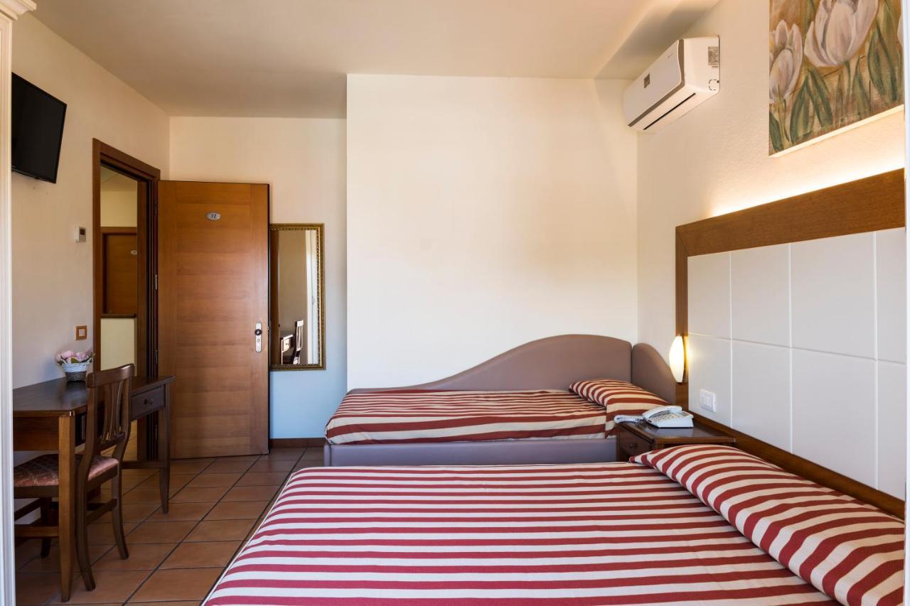 Hotel Sylvia Lido di Camaiore Exterior photo